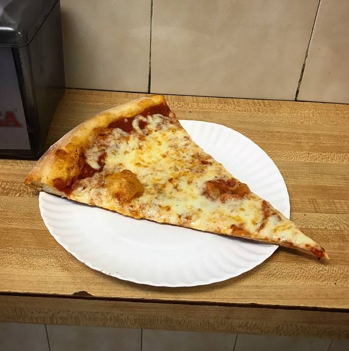 Famous Original Ray’s Pizza | restaurant | 204 9th Ave, New York, NY 10011, USA | 2122431129 OR +1 212-243-1129