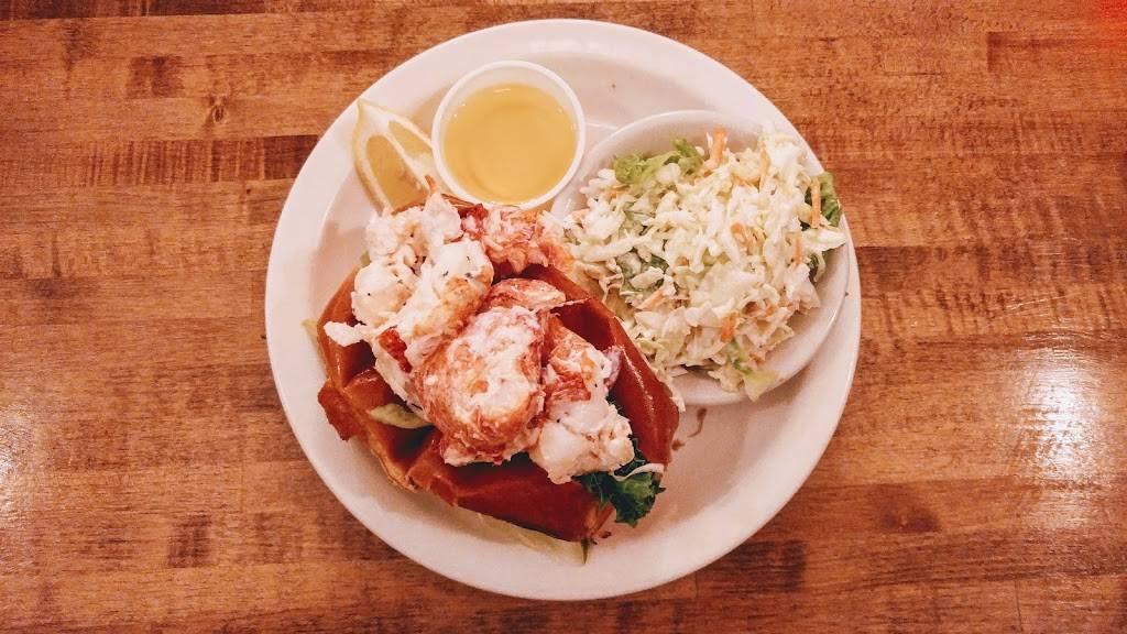 Quahog Republic Whalers Tavern | restaurant | 24 N Water St, New Bedford, MA 02740, USA | 7742066303 OR +1 774-206-6303