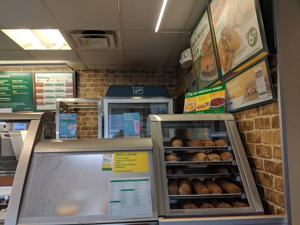 Subway | restaurant | Northbound Service Plaza, CT-15, Orange, CT 06477, USA | 2032989414 OR +1 203-298-9414