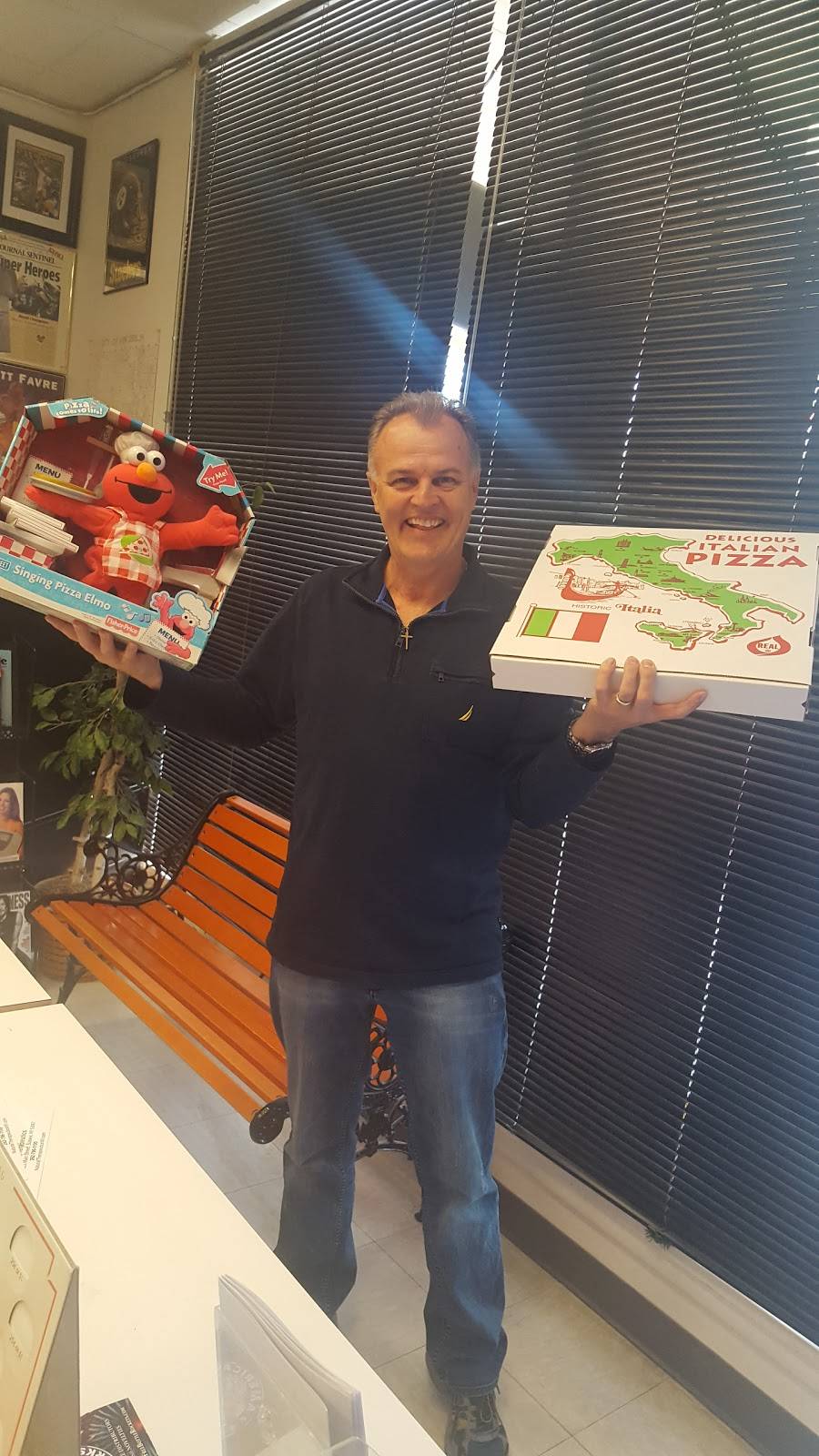 Vituccis Pizza | restaurant | 14185 W Greenfield Ave, New Berlin, WI 53151, USA | 2626415490 OR +1 262-641-5490