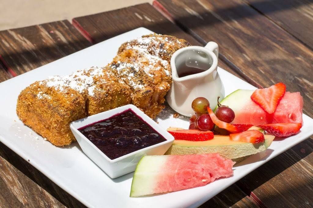 The Backyard Grub n Brews | restaurant | 26509 Golden Valley Rd, Santa Clarita, CA 91350, USA | 6612861165 OR +1 661-286-1165