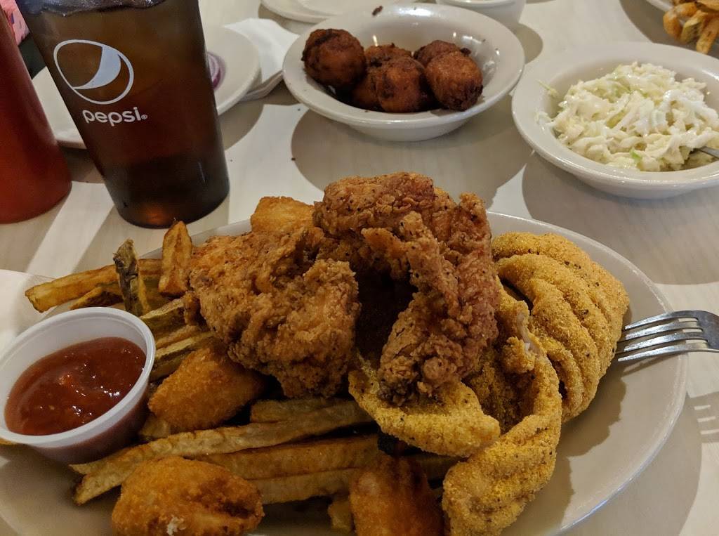 Catfish Hole Alma | restaurant | 24 Collum Ln W, Alma, AR 72921, USA | 4796329718 OR +1 479-632-9718