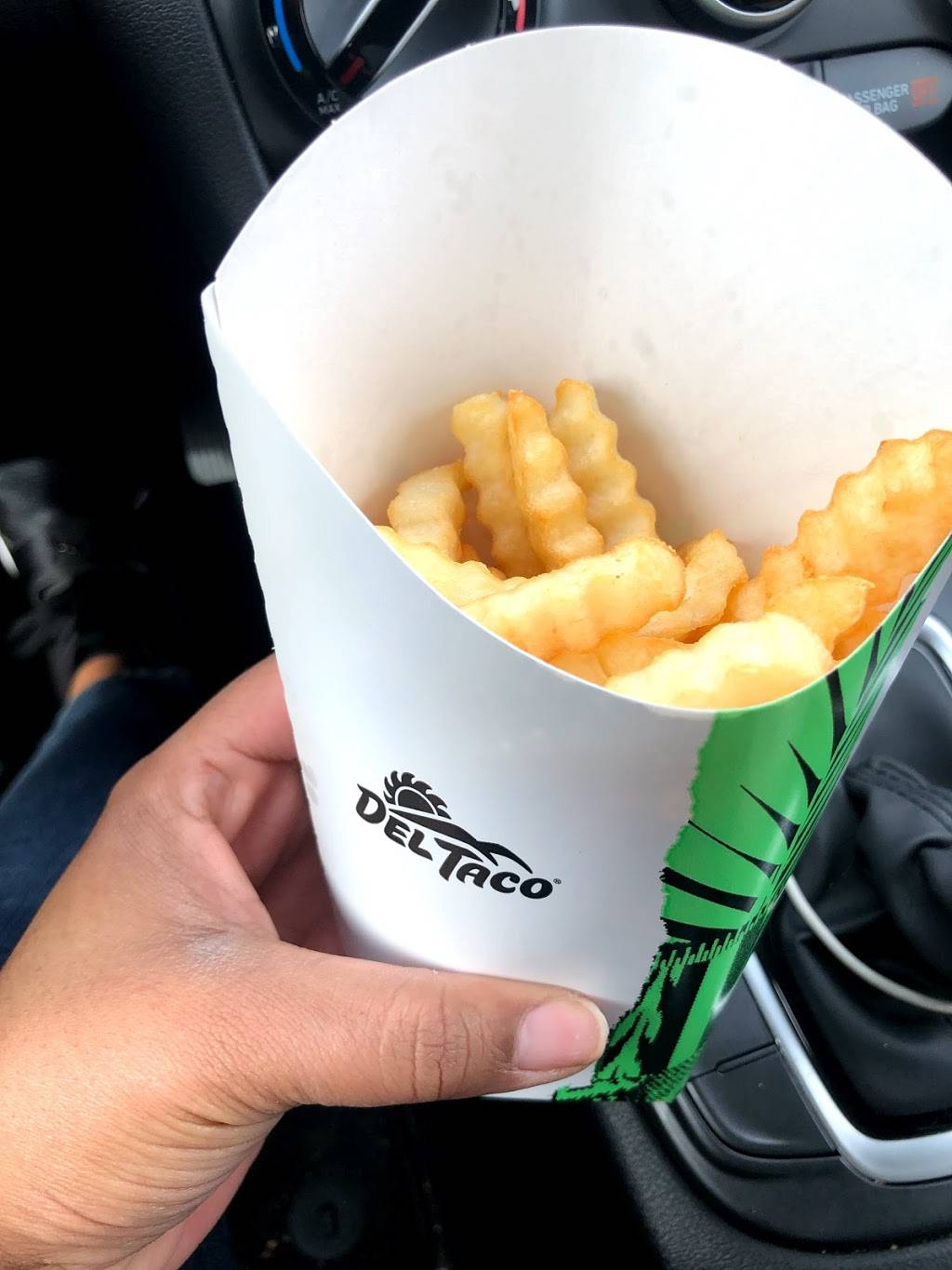 Del Taco | meal takeaway | 1641 Alameda St, Compton, CA 90220, USA | 3106082325 OR +1 310-608-2325