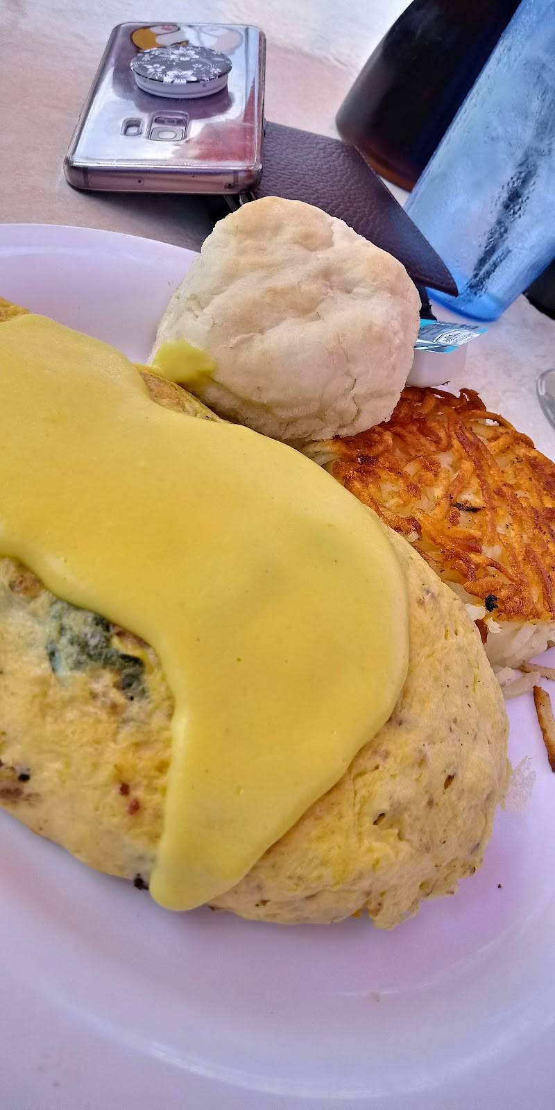 Central 111 Tapas Lounge | restaurant | 401 N Great Neck Rd #111, Virginia Beach, VA 23454, USA | 7572221022 OR +1 757-222-1022