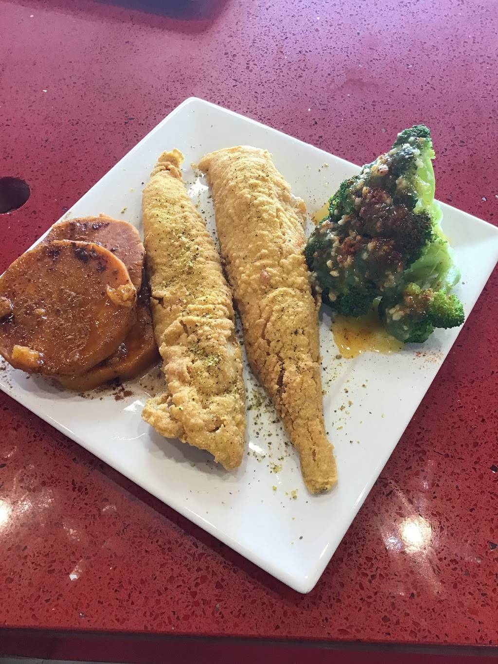 Seafood Hut | restaurant | 1936 MacDade Boulevard unit 24, Woodlyn, PA 19094, USA | 4844808877 OR +1 484-480-8877