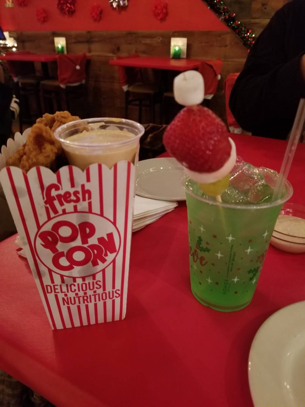 Christmas Club Pop-Up Bar | restaurant | 3460 N Clark St, Chicago, IL 60657, USA | 7739752010 OR +1 773-975-2010