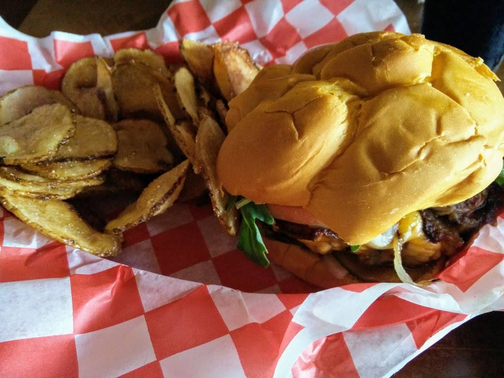 Brews Brothers | restaurant | 2404 Strand St, Galveston, TX 77550, USA | 4097632739 OR +1 409-763-2739