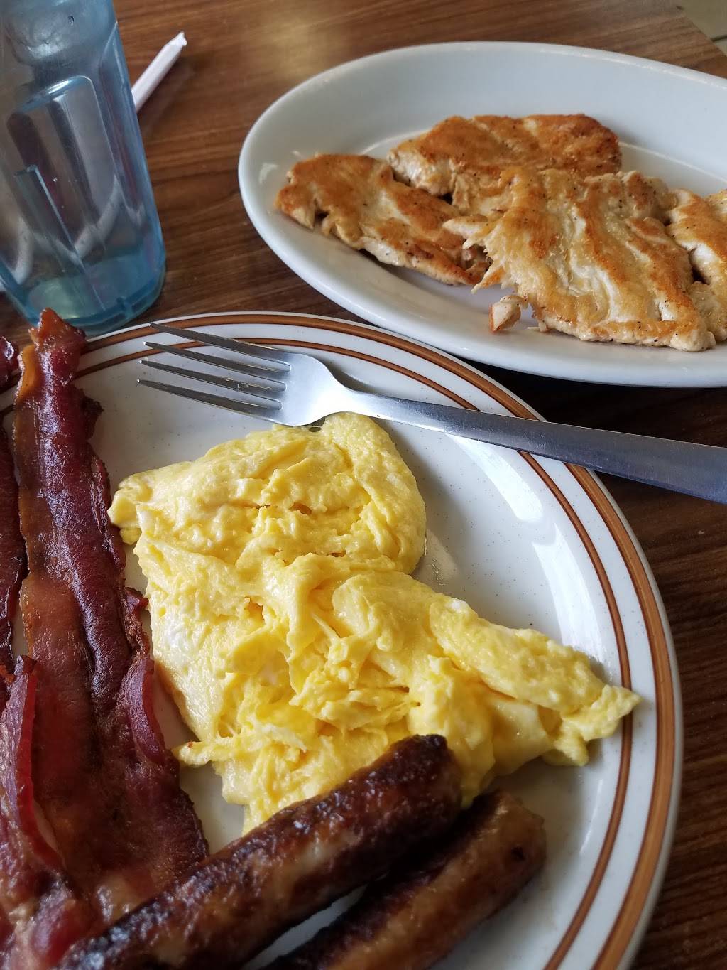 Rockys Grill | restaurant | 24611 W McNichols Rd, Detroit, MI 48219, USA | 3135378007 OR +1 313-537-8007