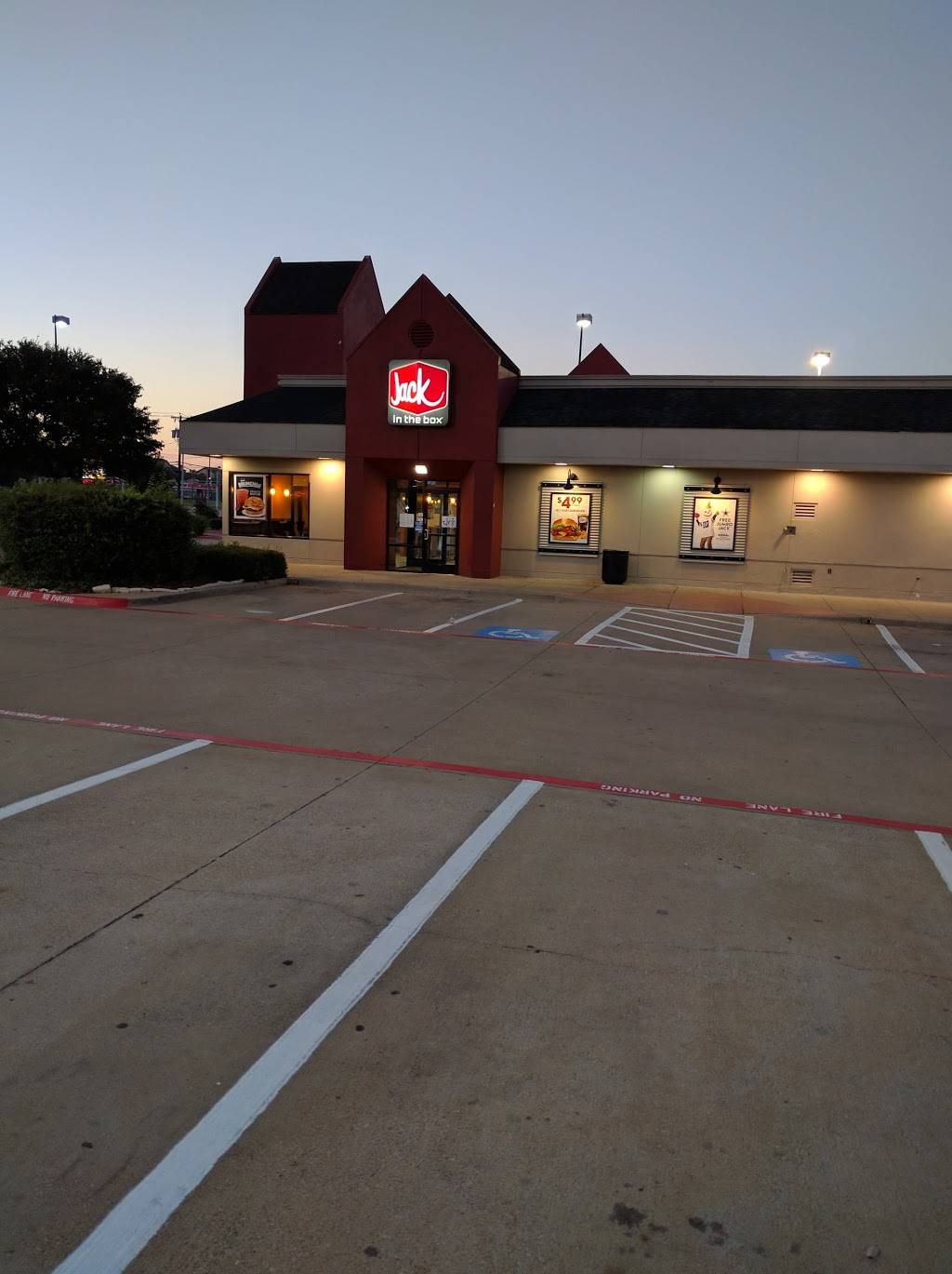 Jack in the Box | restaurant | 5920 S Cooper St, Arlington, TX 76017, USA | 8175578743 OR +1 817-557-8743