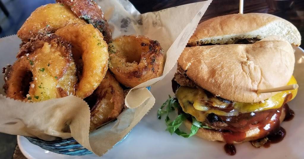 The Pint House | restaurant | 1547 W Katella Ave, Orange, CA 92867, USA | 7146337468 OR +1 714-633-7468