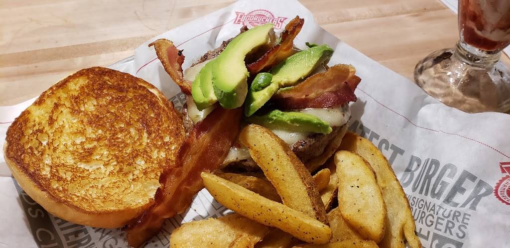 Fuddruckers | restaurant | 7704 W Bell Rd, Glendale, AZ 85308, USA | 6239798826 OR +1 623-979-8826