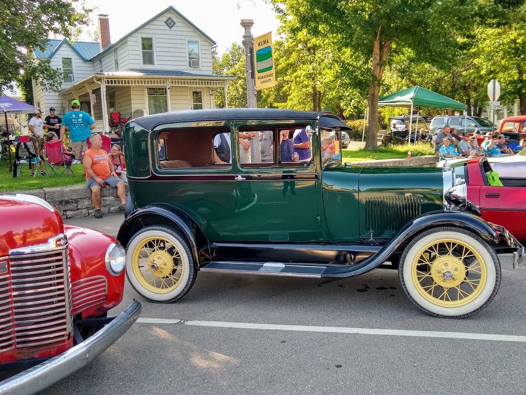 Gambinos Pizza | meal delivery | 308 Missouri Ave, Alma, KS 66401, USA | 7857653308 OR +1 785-765-3308