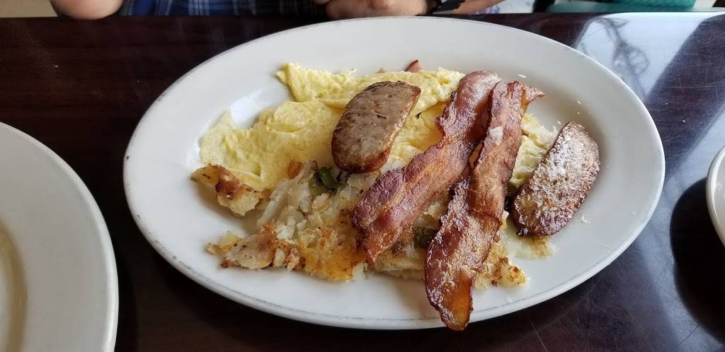 Metro Diner | restaurant | 73-24 Metropolitan Ave, Middle Village, NY 11379, USA | 7183267402 OR +1 718-326-7402