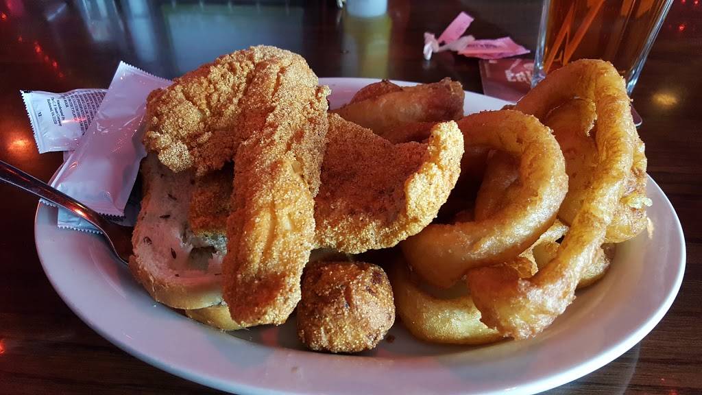 The Red Bar and Grill | restaurant | 416 Beltline Rd, Collinsville, IL 62234, USA | 6182238822 OR +1 618-223-8822