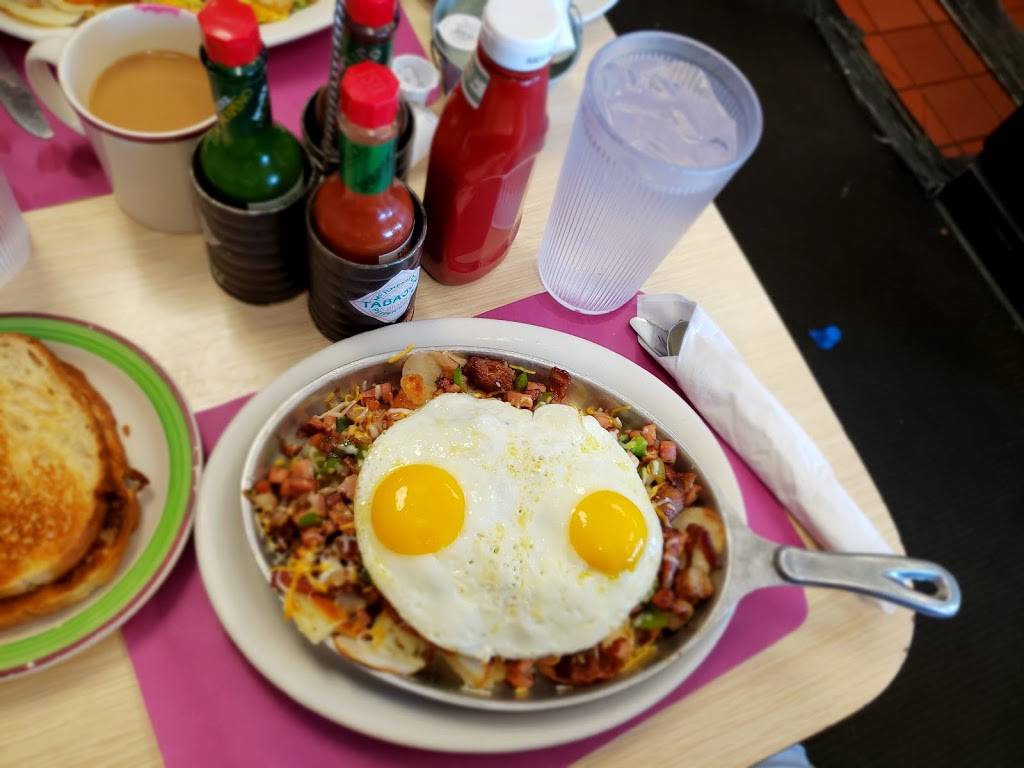 Mollies Kountry Kafe | restaurant | 13680 Bear Valley Rd, Victorville, CA 92392, USA | 7602434664 OR +1 760-243-4664