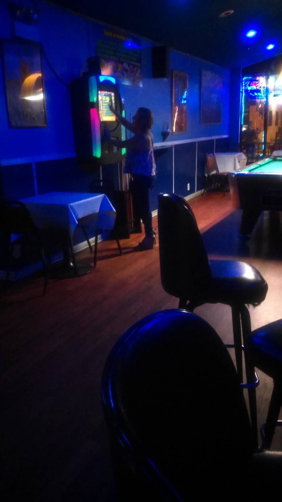 El Capitan Restaurant | restaurant | 3758 W Armitage Ave, Chicago, IL 60647, USA | 7737720733 OR +1 773-772-0733