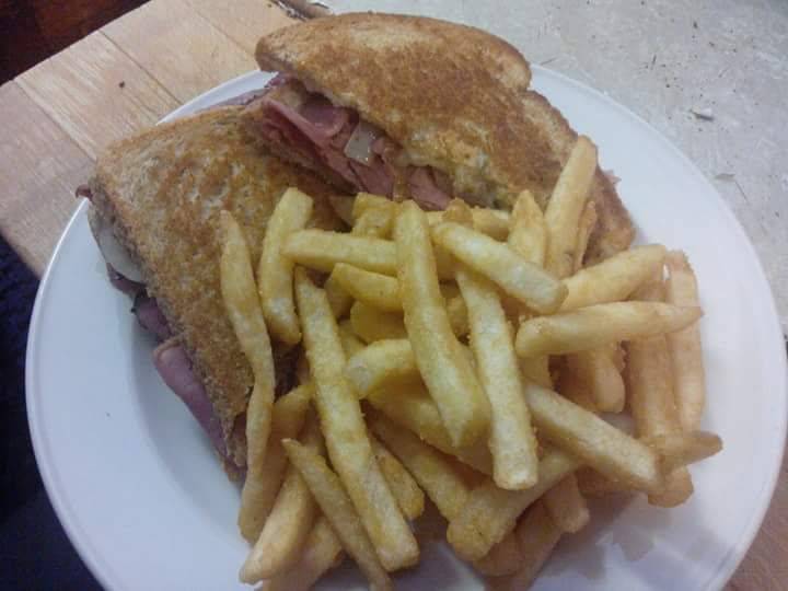 Campus Corner | restaurant | 92 Bridge St, Plattsburgh, NY 12901, USA | 5183243355 OR +1 518-324-3355