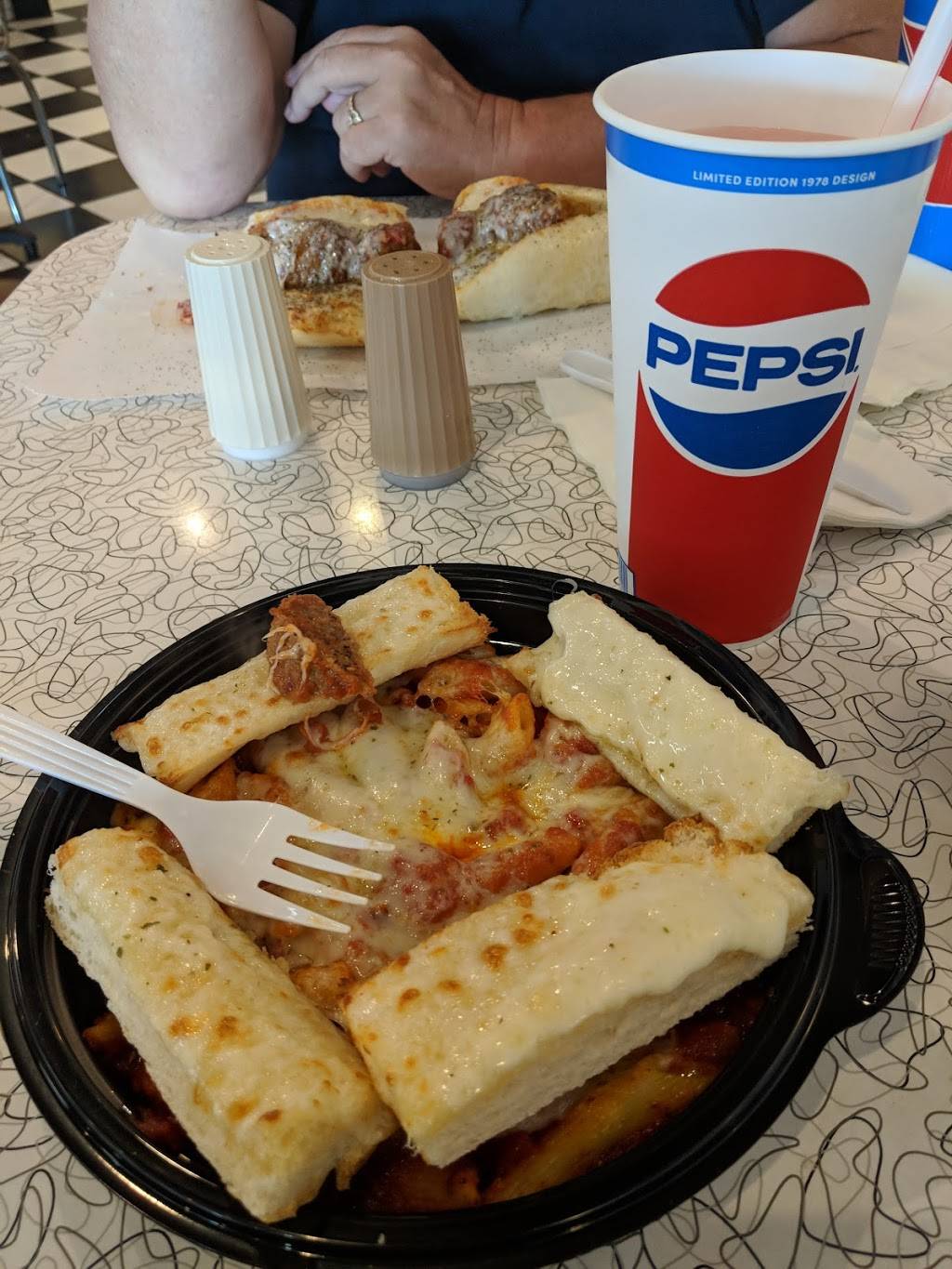 W.g. Grinders | restaurant | 4600 W Broad St # F, Columbus, OH 43228, USA | 6148706666 OR +1 614-870-6666