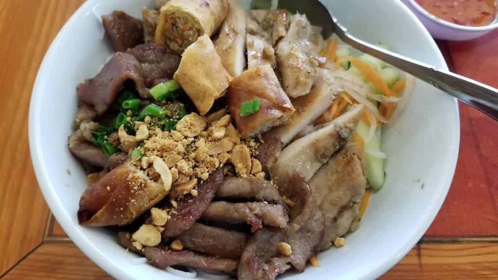 Pho Dalat | restaurant | 836 Eden Way N, Chesapeake, VA 23320, USA | 7572339995 OR +1 757-233-9995