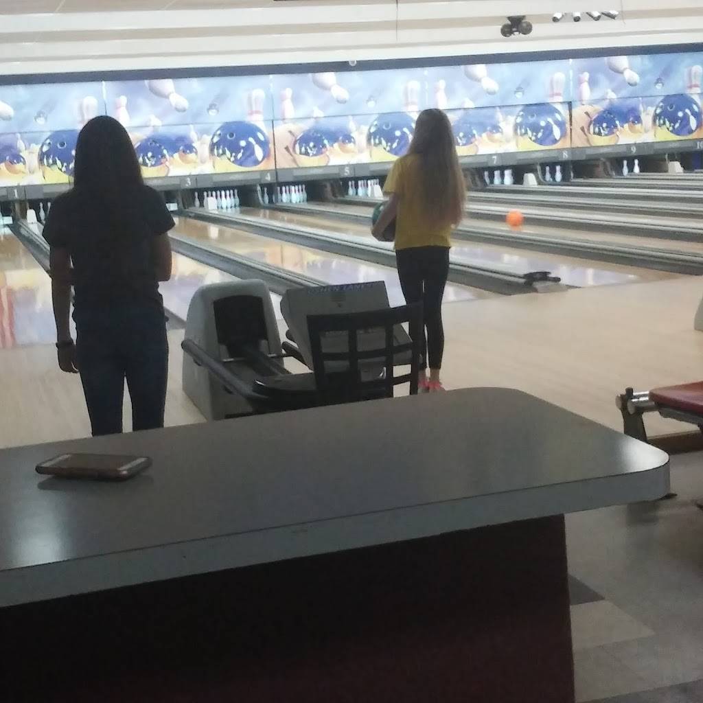 Goshen Lanes | restaurant | 10579 OH-4, Mechanicsburg, OH 43044, USA | 9378342311 OR +1 937-834-2311