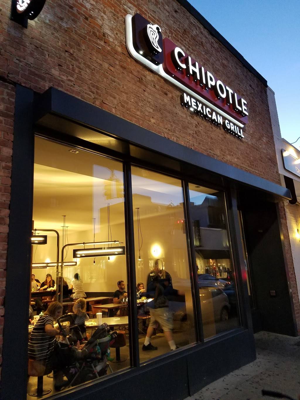 Chipotle Mexican Grill | restaurant | 7030 Austin St, Forest Hills, NY 11375, USA | 7187094385 OR +1 718-709-4385