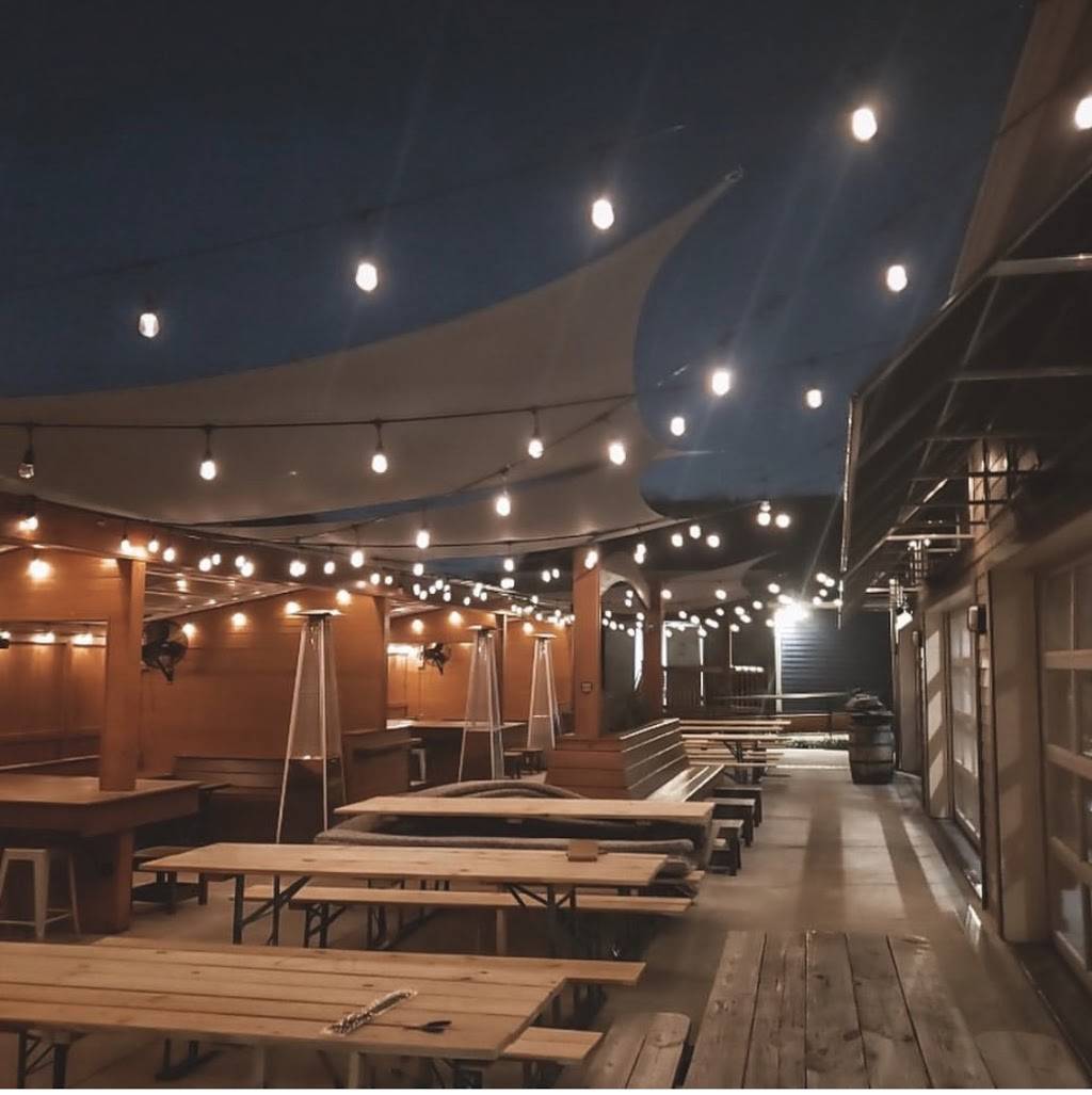 Smokehouse on Sixth | restaurant | 1318 6th Ave N, Nashville, TN 37208, USA | 6159537846 OR +1 615-953-7846