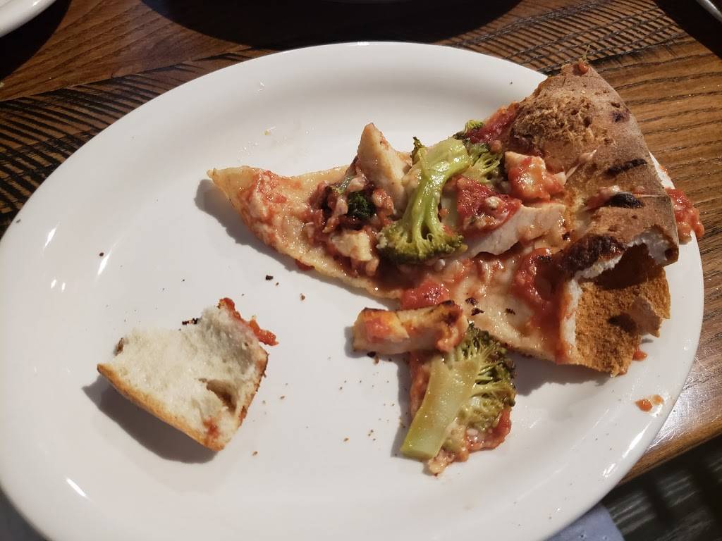 Santarpios Pizza | restaurant | 111 Chelsea St, Boston, MA 02128, USA | 6175679871 OR +1 617-567-9871