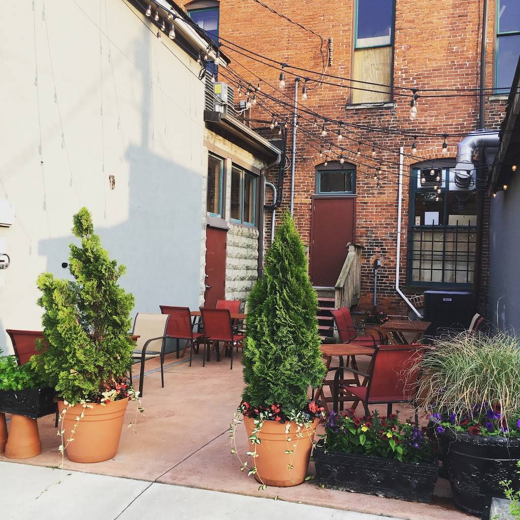 Madisons | restaurant | 104 W State St, Pendleton, IN 46064, USA | 7652219390 OR +1 765-221-9390