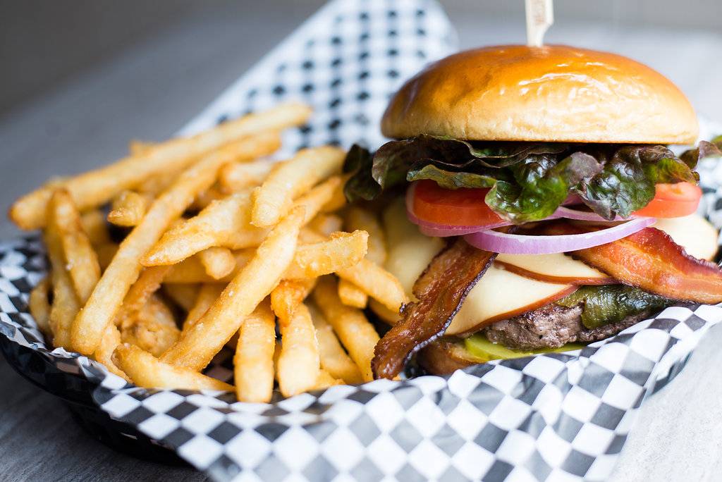 Iron Horse Tavern | restaurant | 140 High St #5413, Morgantown, WV 26505, USA | 3042966230 OR +1 304-296-6230