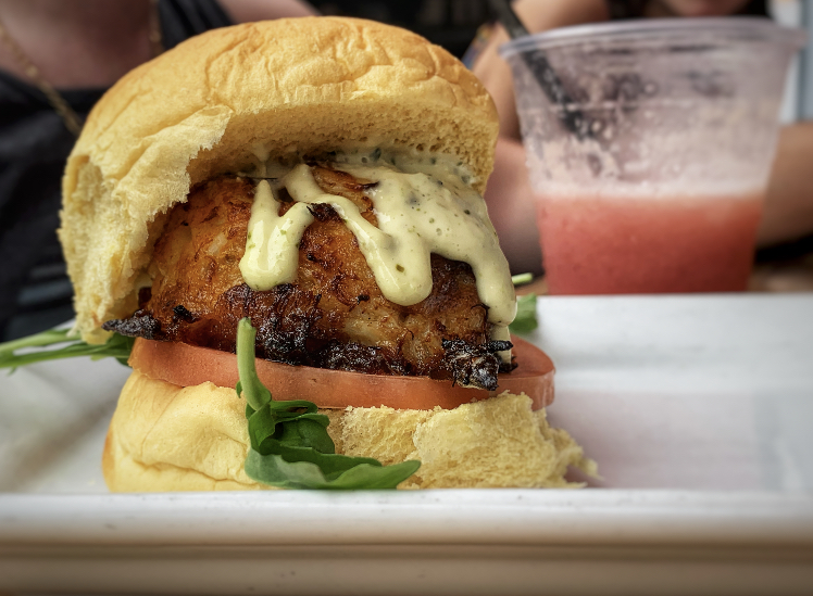 Henris Bar | restaurant | 4113 Pleasure Ave, Sea Isle City, NJ 08243, USA | 6092632233 OR +1 609-263-2233