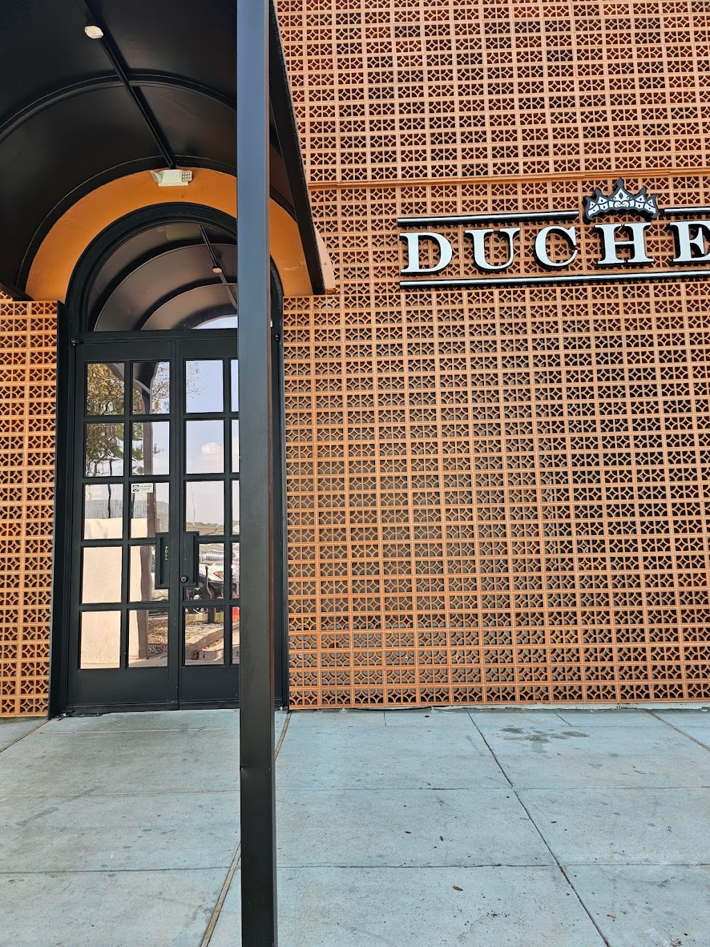 Duchess Uptown Park | restaurant | 1131 Uptown Park Blvd Ste 1, Houston, TX 77056, USA | 7138324370 OR +1 713-832-4370