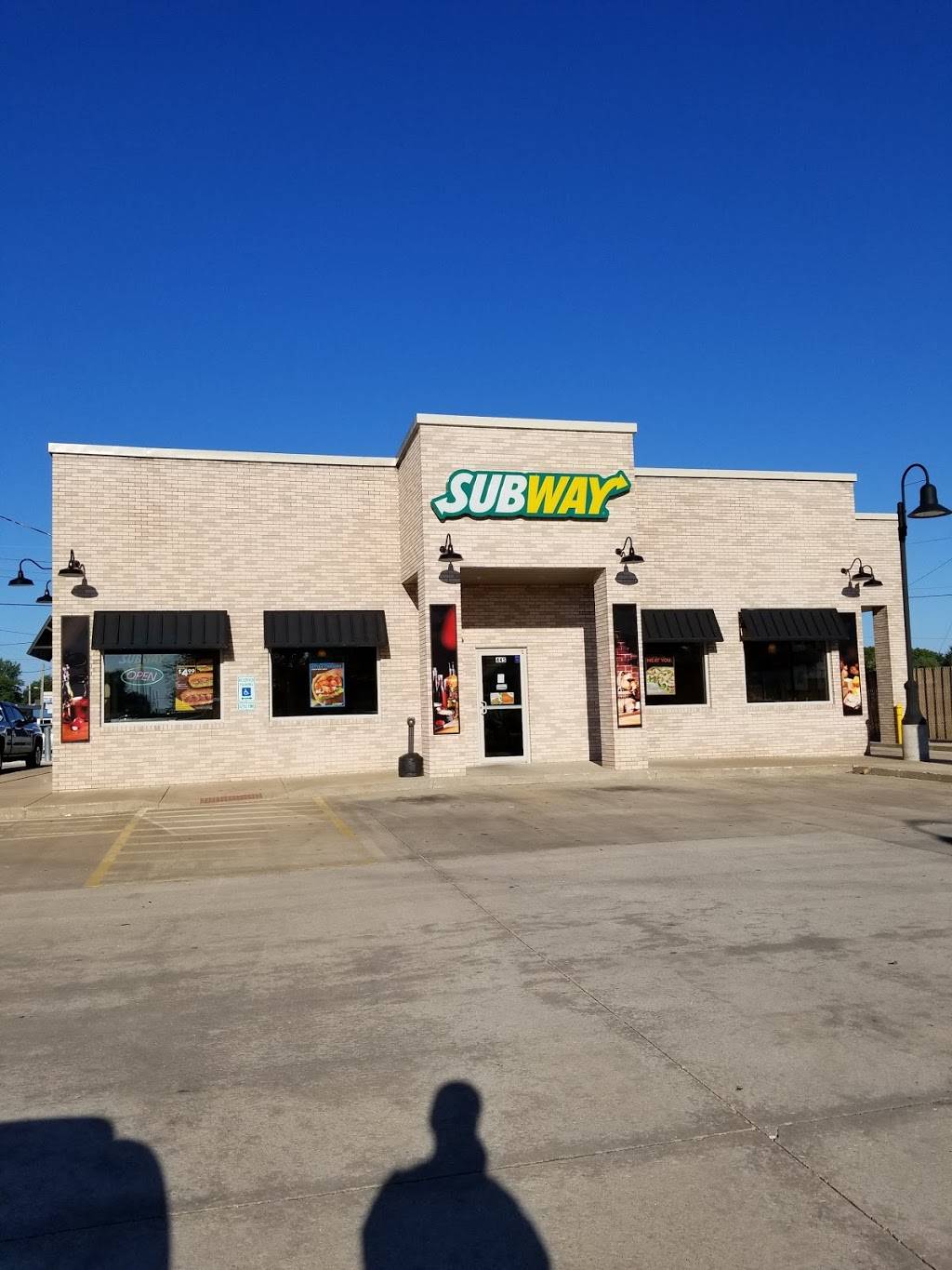 Subway Restaurants | restaurant | 445 E Linn St, Canton, IL 61520, USA | 3096474009 OR +1 309-647-4009