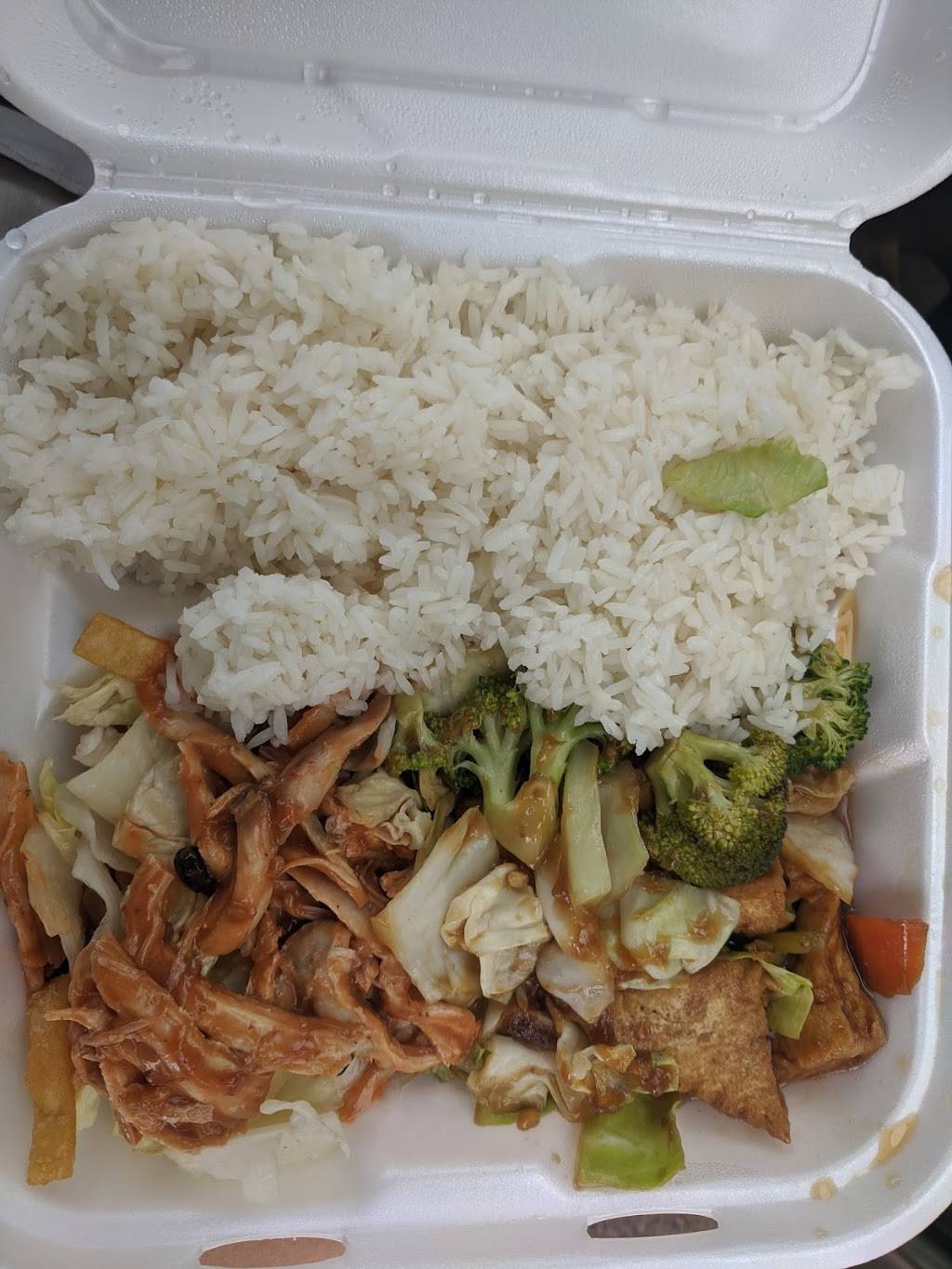 Helens Gourmet | restaurant | 7444 N Fresno St, Fresno, CA 93720, USA | 5594324241 OR +1 559-432-4241