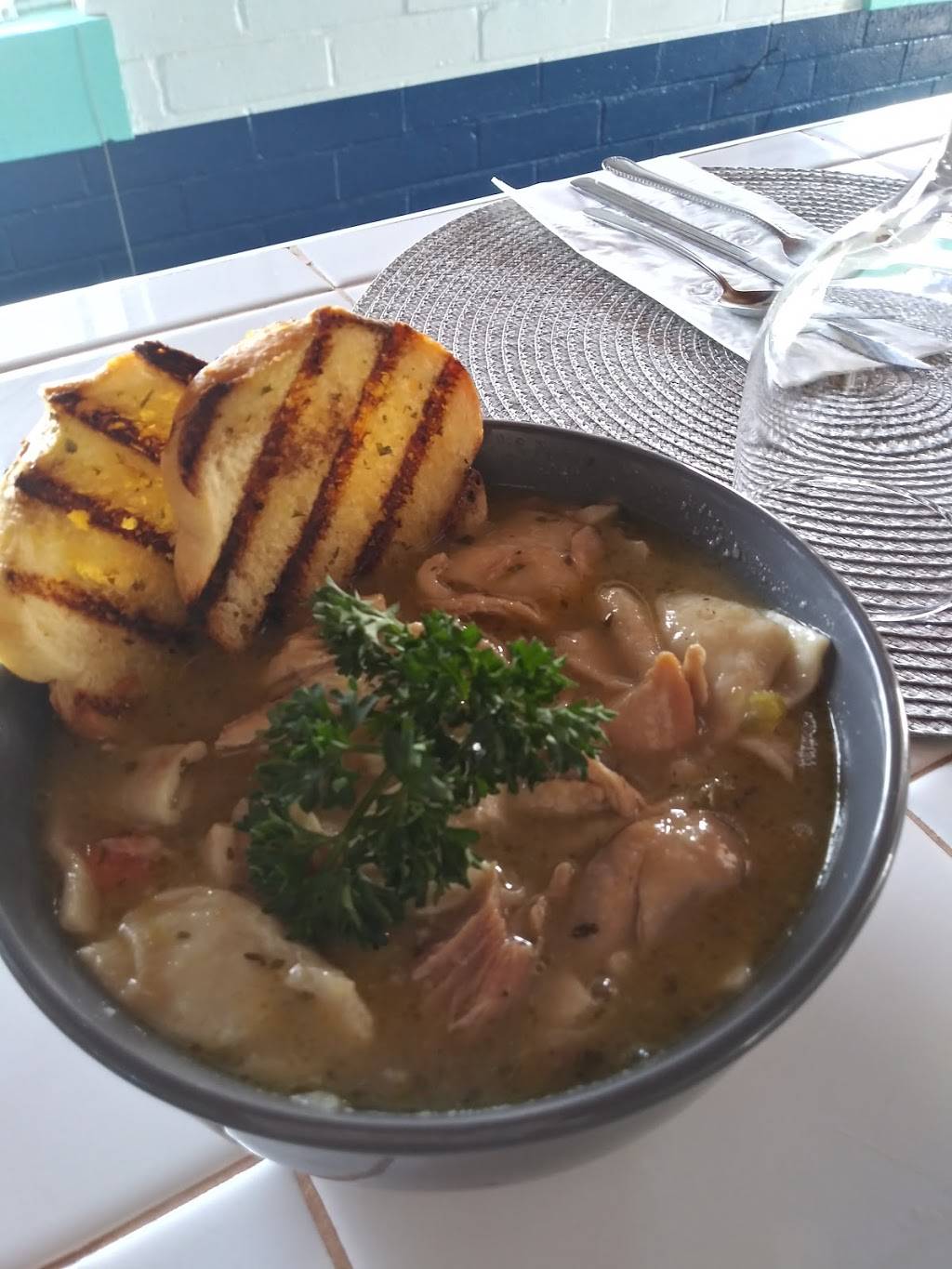 Mojos | restaurant | 1016 S Pine St, Madera, CA 93637, USA | 5599757238 OR +1 559-975-7238