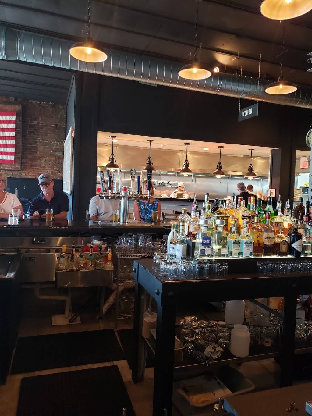 Mahoneys on main | restaurant | 59 Main St, Buzzards Bay, MA 02532, USA | 7743551928 OR +1 774-355-1928