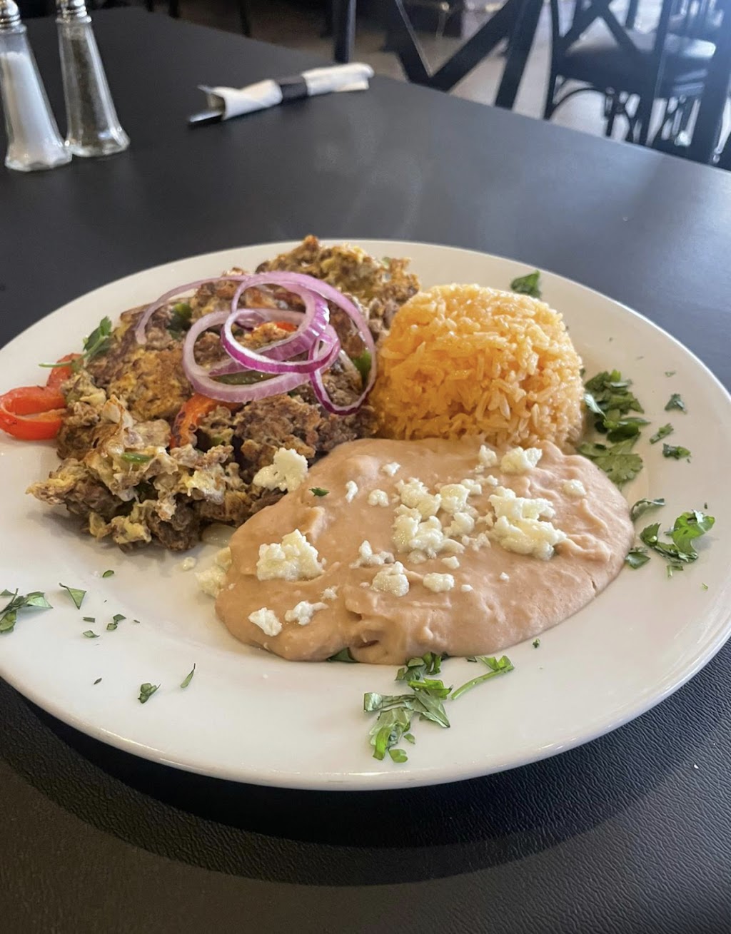 Hectors On The Circle / Plaza | restaurant | 116 E Chapman Ave, Orange, CA 92866, USA | 7143633717 OR +1 714-363-3717