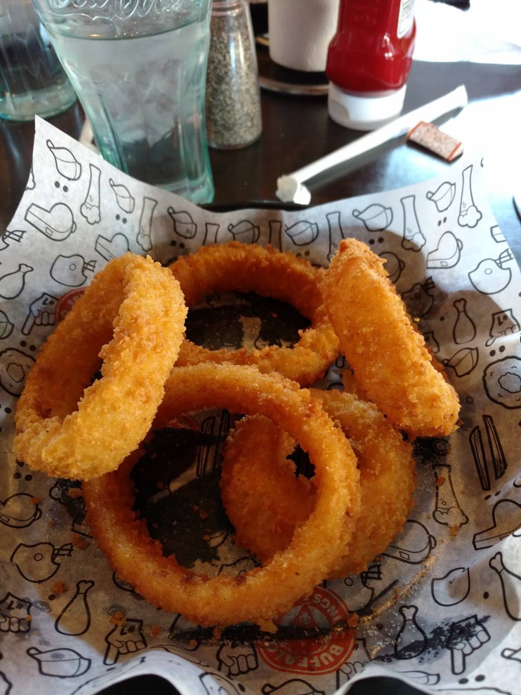 Buffalo Wings & Rings | restaurant | 3845 Village Ln, Lincoln, NE 68516, USA | 4022619464 OR +1 402-261-9464