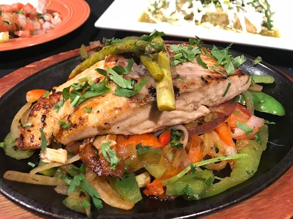 La Casa De Isaac & Moishe | restaurant | 2014 1st St, Highland Park, IL 60035, USA | 8474337400 OR +1 847-433-7400