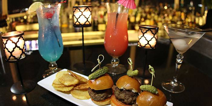 Vista Skylounge | restaurant | 27-05 39th Avenue Top Floor, Long Island City, NY 11101, USA | 3475363640 OR +1 347-536-3640