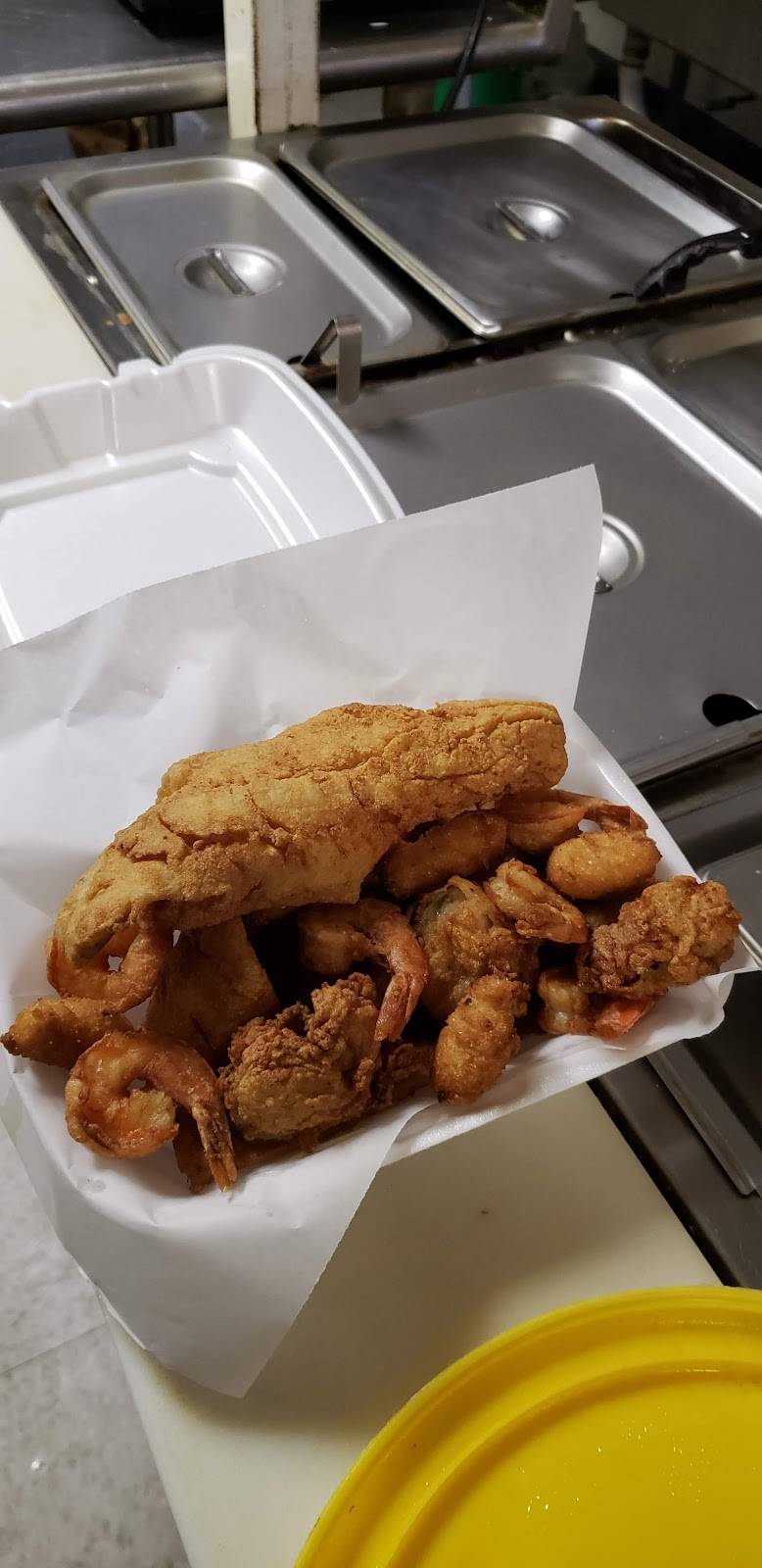 Fresh Catch Seafood Market & Carryout Restaurant | meal takeaway | 101 Hoskins St, High Point, NC 27260, USA | 3368844110 OR +1 336-884-4110