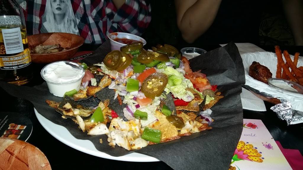 Tom & Jerrys Bistro | restaurant | 17335 Yonge St, Newmarket, ON L3Y 8Z2, Canada | 9058532345 OR +1 905-853-2345