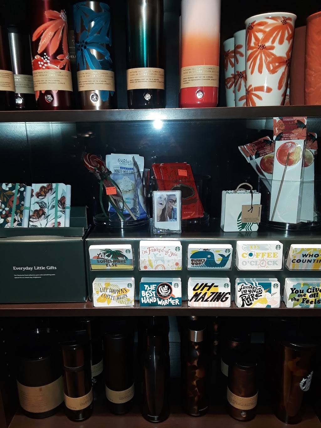 Starbucks | cafe | 4420 Coffee Rd B, Bakersfield, CA 93308, USA | 6615878786 OR +1 661-587-8786