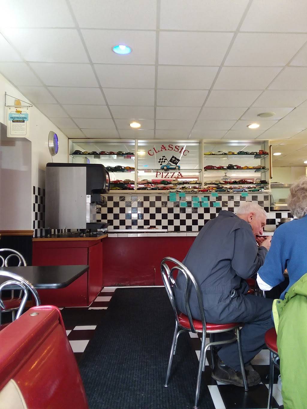 Classic Pizza | restaurant | 2461 M-88, Central Lake, MI 49622, USA | 2315445555 OR +1 231-544-5555