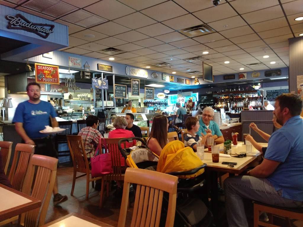 Lucky Pelican | restaurant | 6239 Lake Osprey Dr, Sarasota, FL 34240, USA | 9419070589 OR +1 941-907-0589