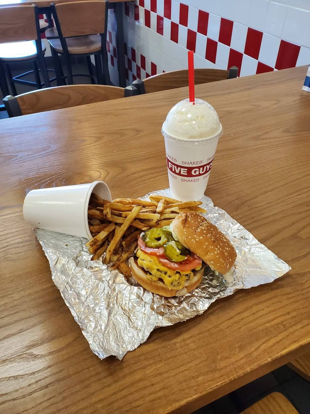 Five Guys | restaurant | 4800 Golf Rd, Eau Claire, WI 54701, USA | 7155141744 OR +1 715-514-1744