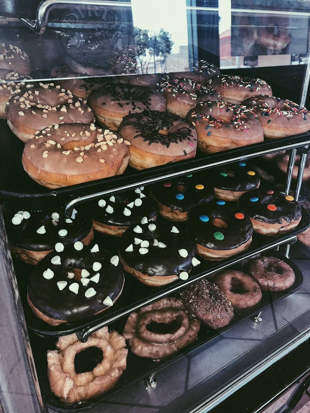 Yum Yum Donuts | bakery | 8 Olive Ave, Porterville, CA 93257, USA | 5597849717 OR +1 559-784-9717