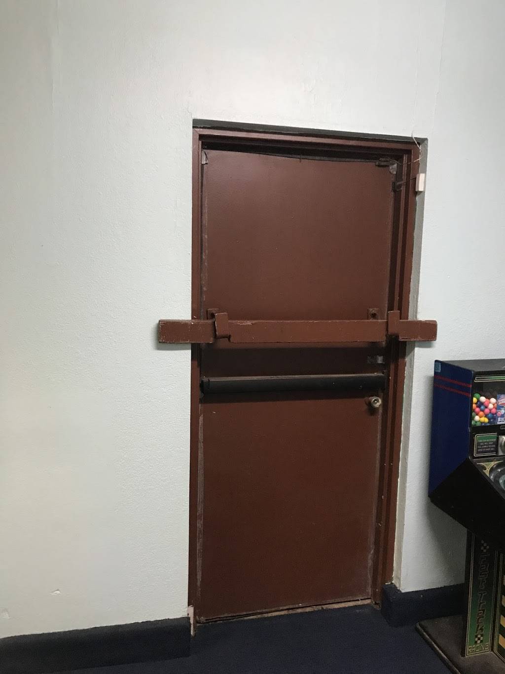 Moes Place | restaurant | 5012 N MacArthur Blvd, Warr Acres, OK 73122, USA | 4054957030 OR +1 405-495-7030