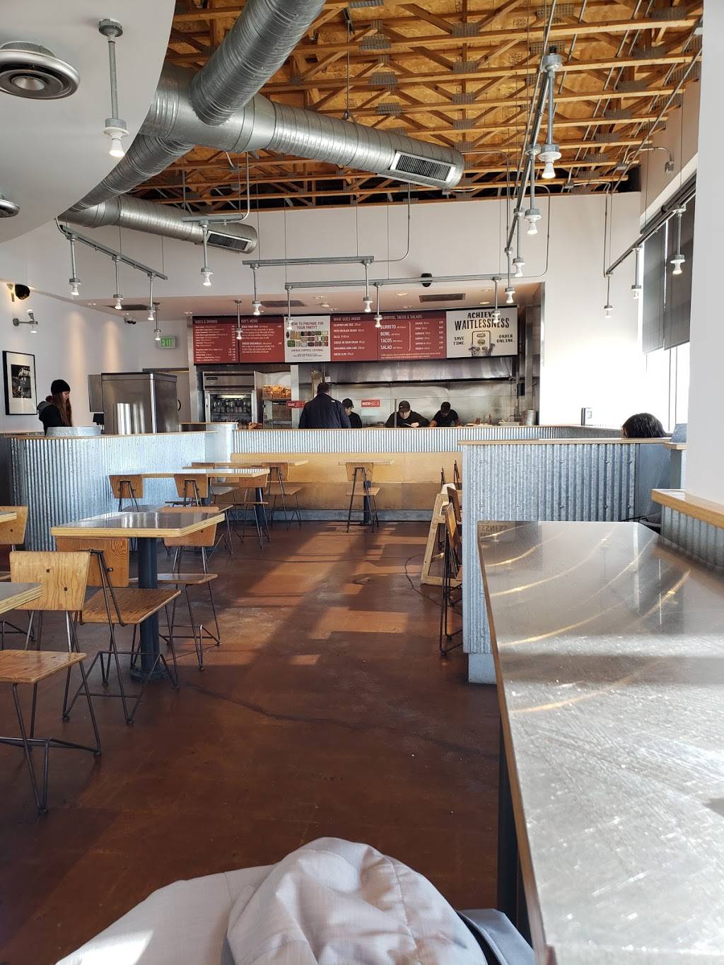 Chipotle Mexican Grill | restaurant | 3232 S 27th St, Milwaukee, WI 53215, USA | 4143891380 OR +1 414-389-1380