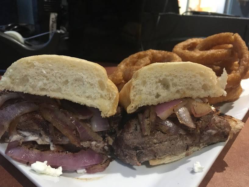 The Benchwarmer | restaurant | East, 2001 University Ave, Waterloo, ON N2K 4K4, Canada | 5198845363 OR +1 519-884-5363