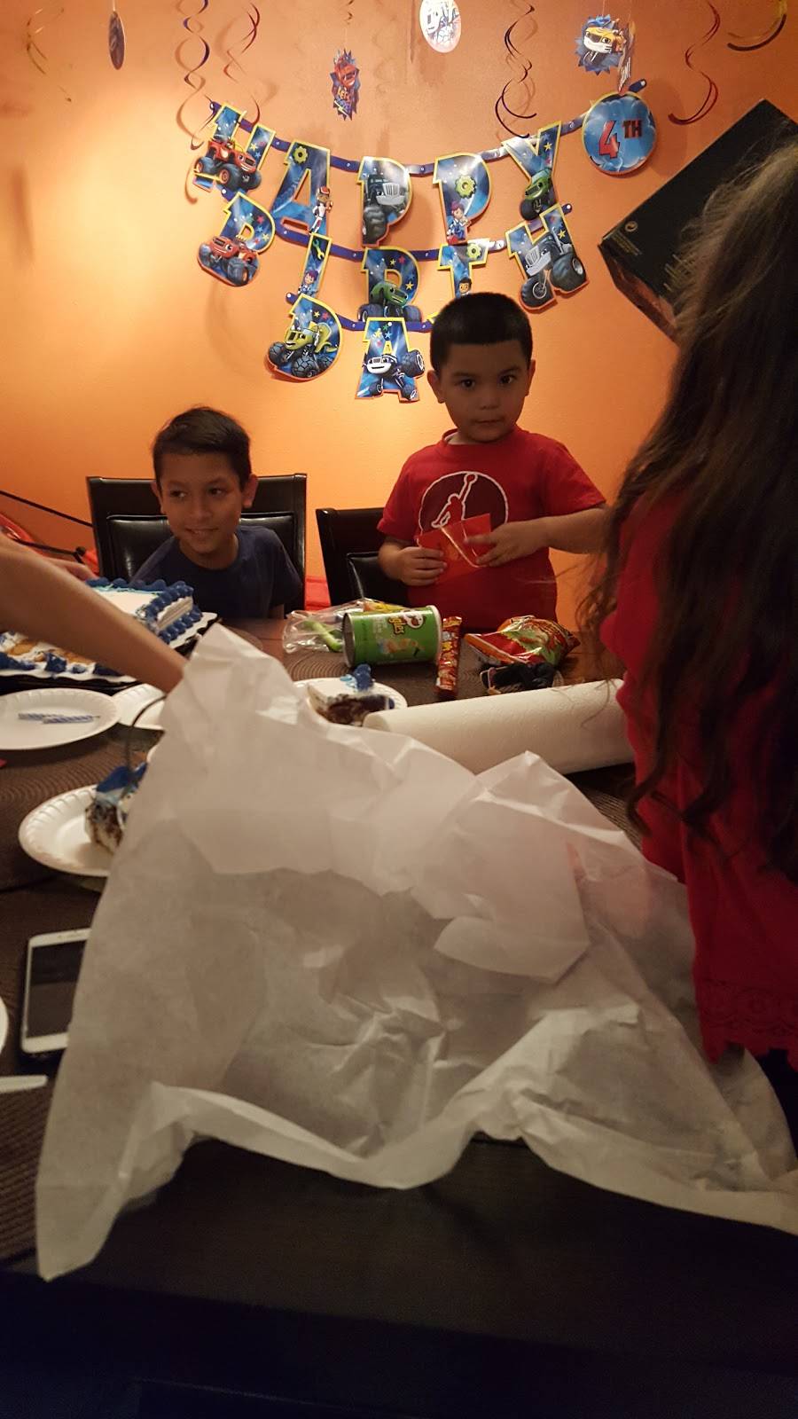 Vinces Seafood | restaurant | 5044 Gulfway Dr, Port Arthur, TX 77642, USA | 4099857731 OR +1 409-985-7731